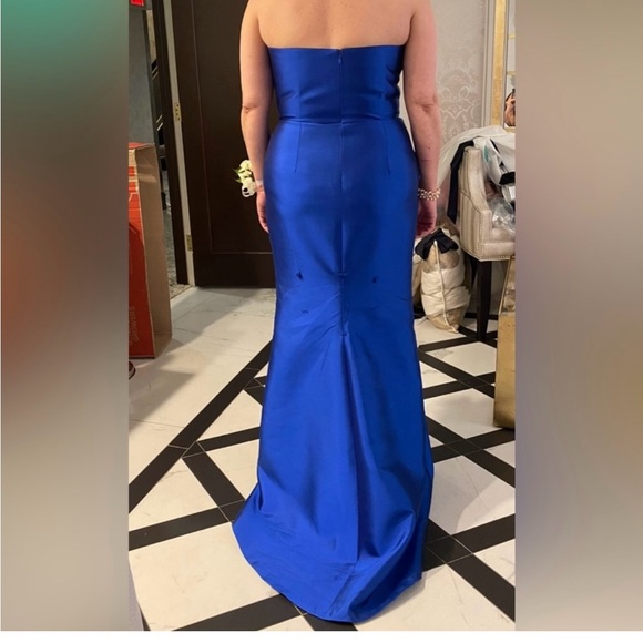 Stunning Frascara Evening Gown. All details of size are in attached photos - Picture 3 of 16